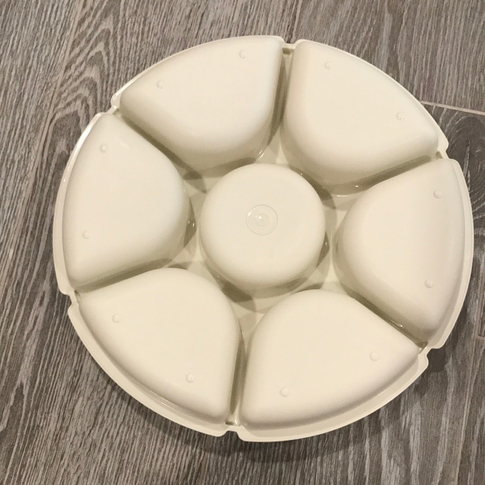 New Vintage Stock Tupperware Divided Serving Center Set | MISSING DIP SET!